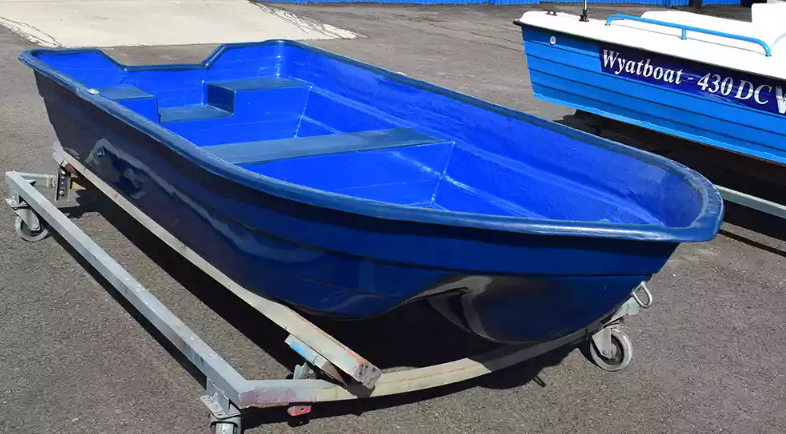 Стеклопластиковая лодка Neman-340 (тримаран) в Димитровграде Стеклопластиковая лодка Neman-340 (тримаран) в Димитровграде