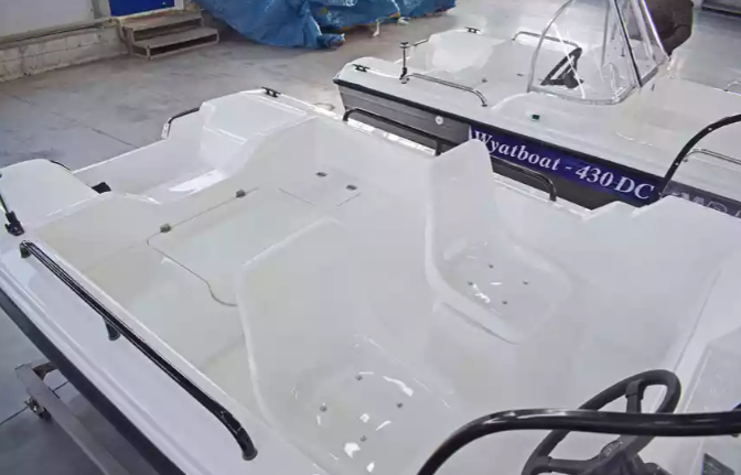 Комбинированный катер Wyatboat-430 M в Димитровграде Комбинированный катер Wyatboat-430 M в Димитровграде