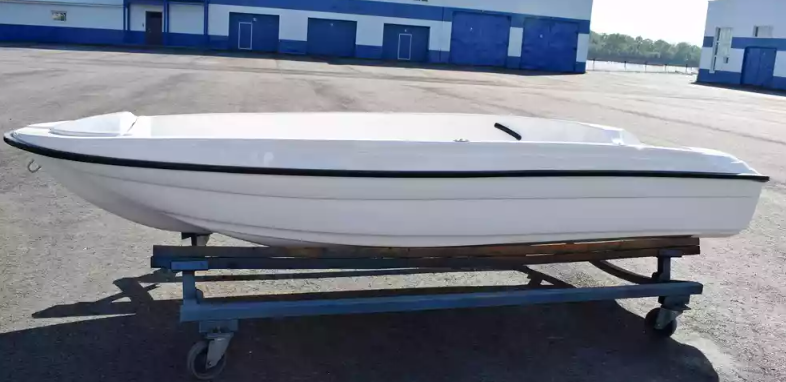 Стеклопластиковая лодка Пингвин (тримаран) в Димитровграде Стеклопластиковая лодка Пингвин (тримаран) в Димитровграде