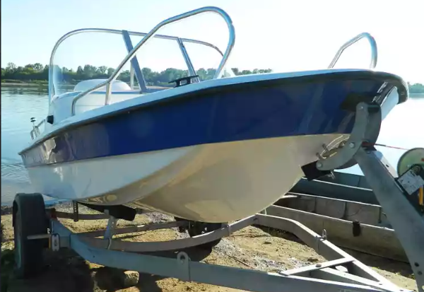 Стеклопластиковый катер Wyatboat-430 DC (тримаран) в Димитровграде Стеклопластиковый катер Wyatboat-430 DC (тримаран) в Димитровграде