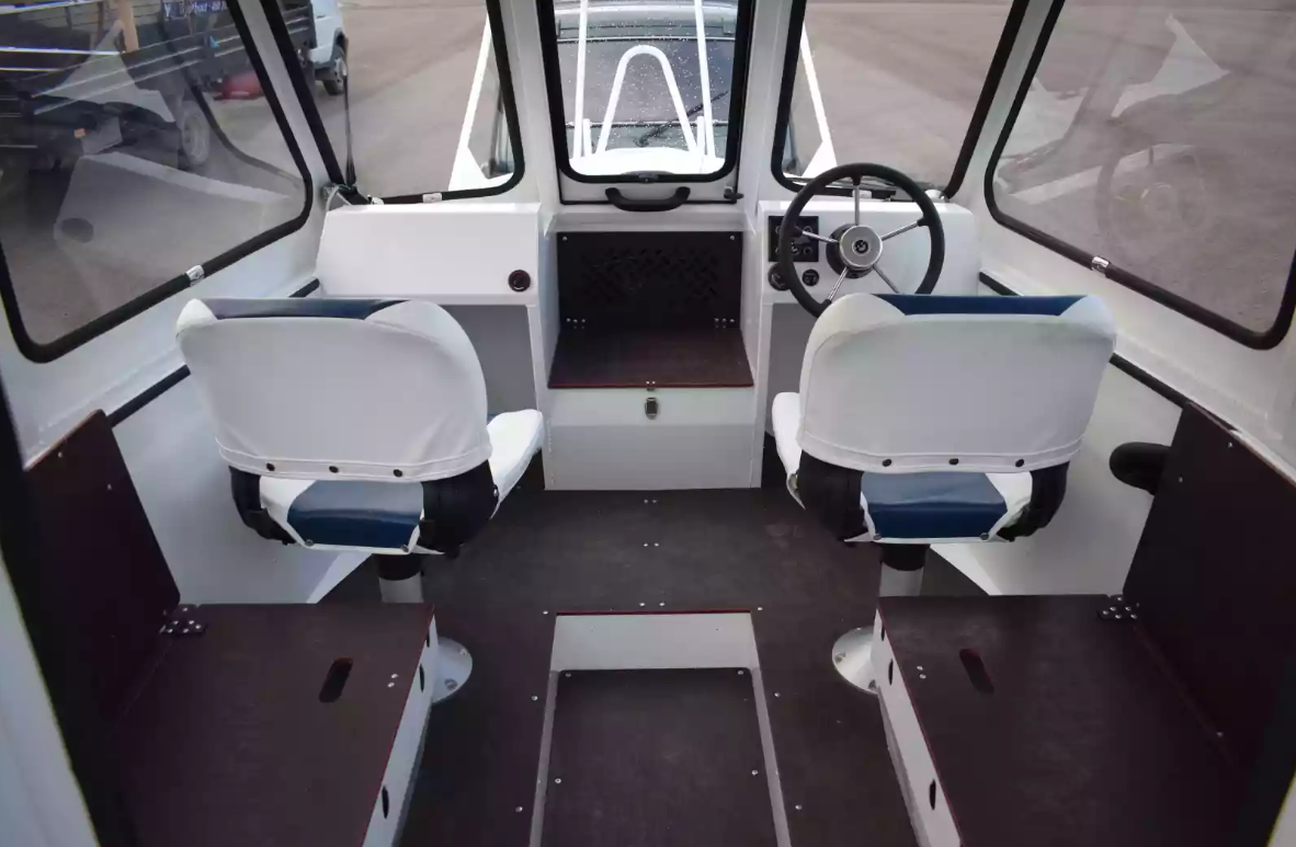 Алюминиевый катер Неман-500 (закрытая рубка) в Димитровграде Алюминиевый катер Неман-500 (закрытая рубка) в Димитровграде