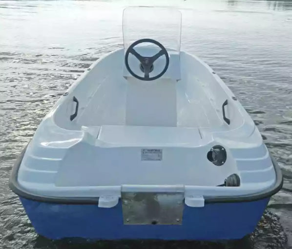 Стеклопластиковая лодка Пингвин с консолью (тримаран) в Димитровграде Стеклопластиковая лодка Пингвин с консолью (тримаран) в Димитровграде