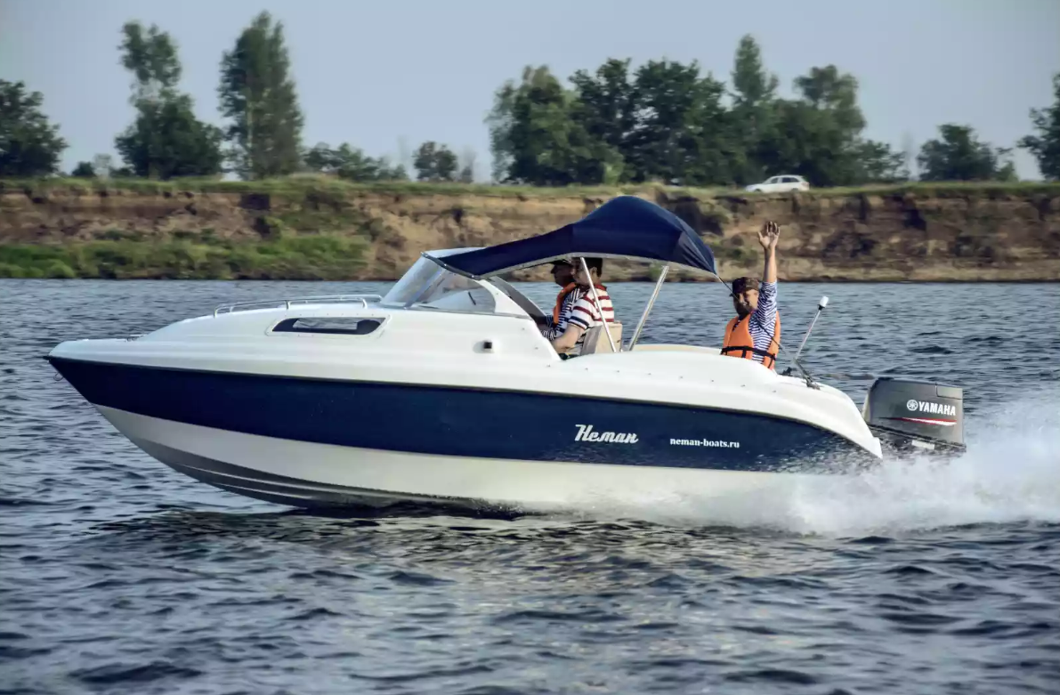 Стеклопластиковый катер Neman-550 с каютой в Димитровграде Стеклопластиковый катер Neman-550 с каютой в Димитровграде