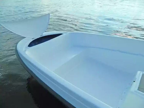 Стеклопластиковая лодка Пингвин с консолью (тримаран) в Димитровграде Стеклопластиковая лодка Пингвин с консолью (тримаран) в Димитровграде