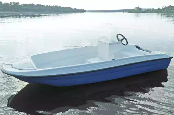 Стеклопластиковая лодка Пингвин с консолью (тримаран) в Димитровграде Стеклопластиковая лодка Пингвин с консолью (тримаран) в Димитровграде