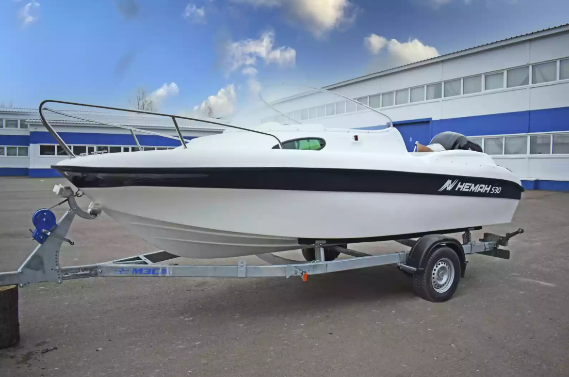Стеклопластиковый катер Neman-530 с каютой в Димитровграде Стеклопластиковый катер Neman-530 с каютой в Димитровграде