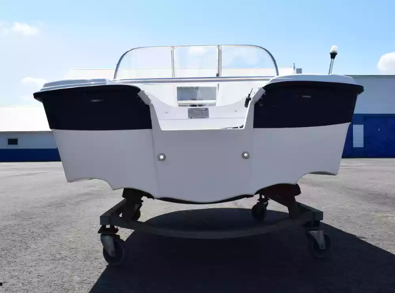 Стеклопластиковый катер Wyatboat-430 DC (тримаран) в Димитровграде Стеклопластиковый катер Wyatboat-430 DC (тримаран) в Димитровграде