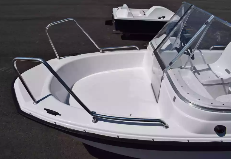 Стеклопластиковый катер Wyatboat-430 DC (тримаран) в Димитровграде Стеклопластиковый катер Wyatboat-430 DC (тримаран) в Димитровграде