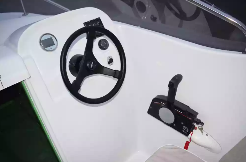 Стеклопластиковый катер Neman-530 с каютой в Димитровграде Стеклопластиковый катер Neman-530 с каютой в Димитровграде