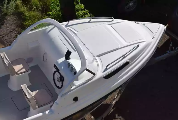 Комбинированный катер Neman-550 с каютой в Димитровграде Комбинированный катер Neman-550 с каютой в Димитровграде