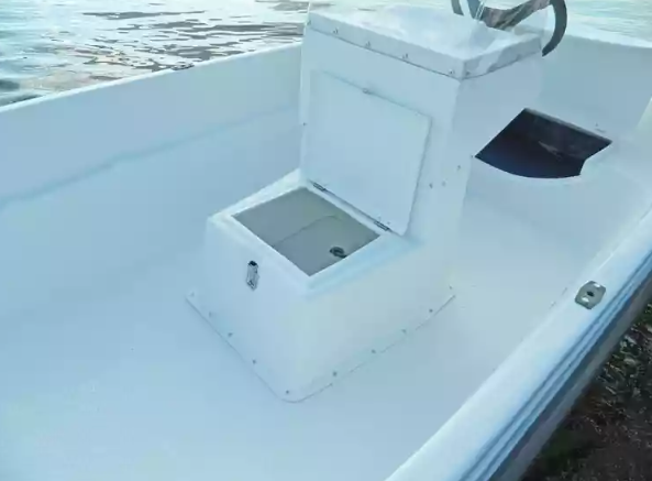 Стеклопластиковая лодка Пингвин с консолью (тримаран) в Димитровграде Стеклопластиковая лодка Пингвин с консолью (тримаран) в Димитровграде