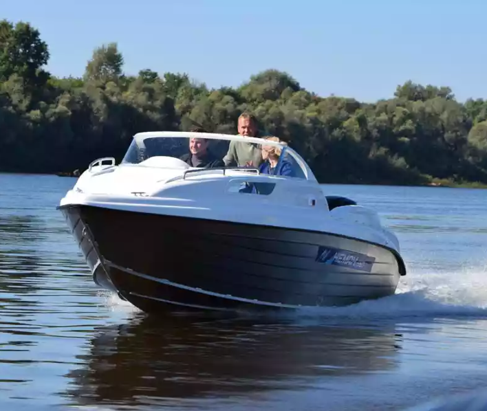 Комбинированный катер Neman-550 с каютой в Димитровграде Комбинированный катер Neman-550 с каютой в Димитровграде