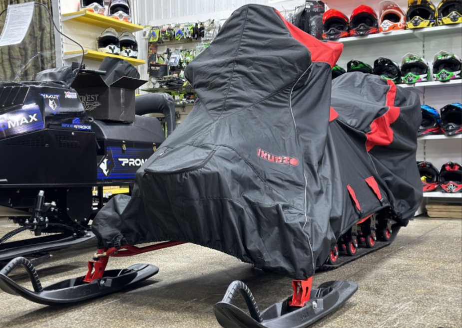 Чехол транспорт. снегохода IKUDZO HUNTER черно-красный Оксфорд ПРЕМИУМ качества с лого IKUDZO в Димитровграде Чехол транспорт. снегохода IKUDZO HUNTER черно-красный Оксфорд ПРЕМИУМ качества с лого IKUDZO в Димитровграде