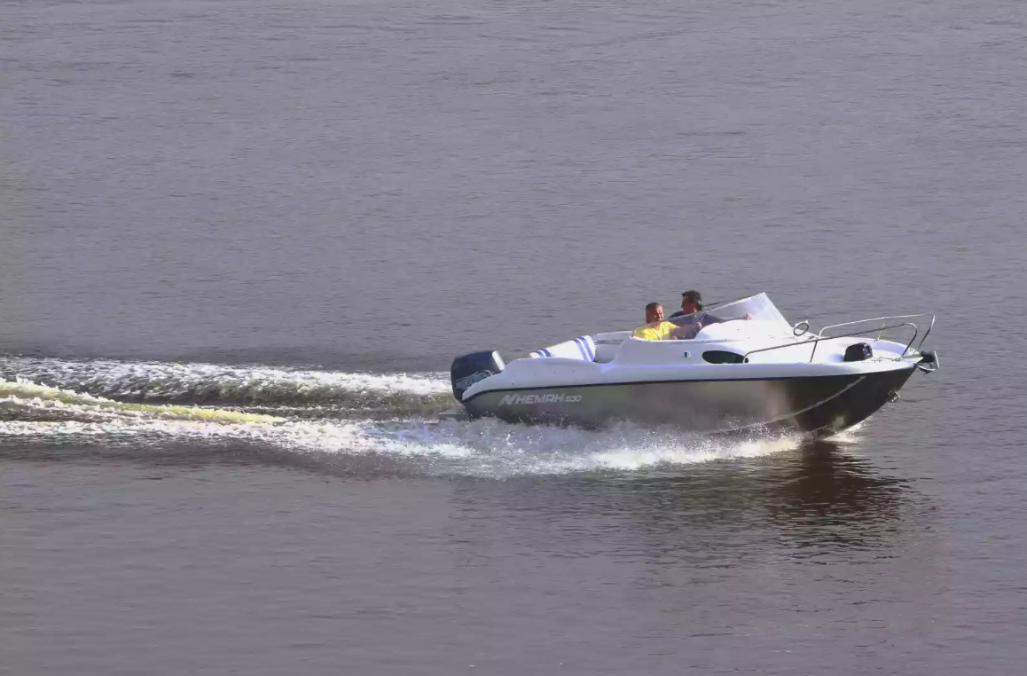 Комбинированный катер Neman-530 с каютой в Димитровграде Комбинированный катер Neman-530 с каютой в Димитровграде