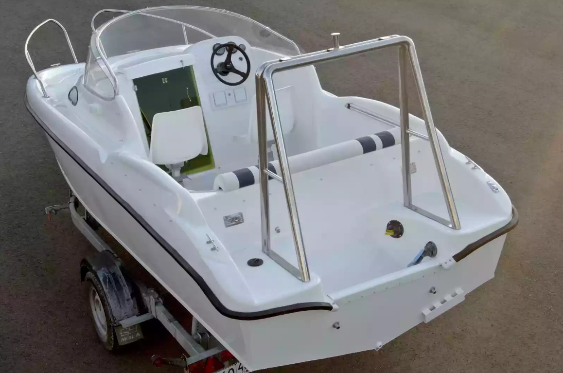 Комбинированный катер Neman-530 с каютой в Димитровграде Комбинированный катер Neman-530 с каютой в Димитровграде