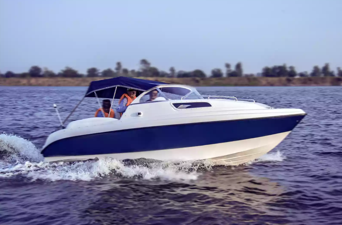 Стеклопластиковый катер Neman-550 с каютой в Димитровграде Стеклопластиковый катер Neman-550 с каютой в Димитровграде