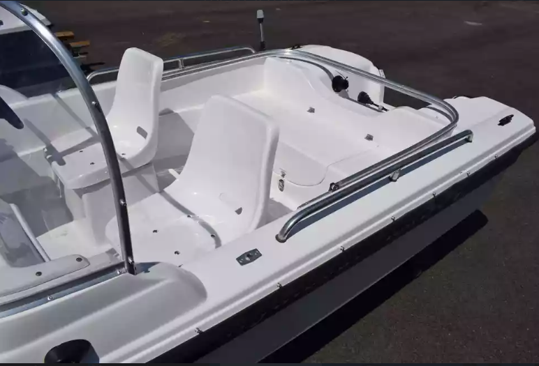 Стеклопластиковый катер Wyatboat-430 DC (тримаран) в Димитровграде Стеклопластиковый катер Wyatboat-430 DC (тримаран) в Димитровграде