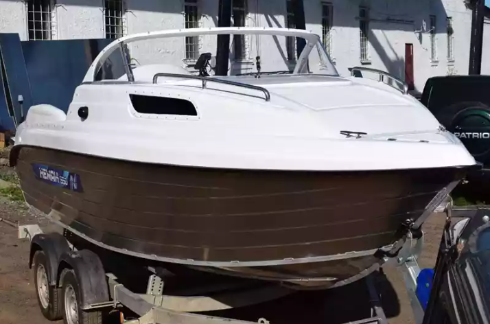 Комбинированный катер Neman-550 с каютой в Димитровграде Комбинированный катер Neman-550 с каютой в Димитровграде