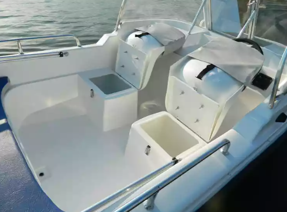 Стеклопластиковый катер Wyatboat-430 M (тримаран) в Димитровграде Стеклопластиковый катер Wyatboat-430 M (тримаран) в Димитровграде