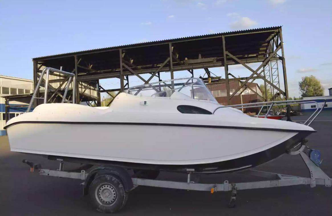 Комбинированный катер Neman-530 с каютой в Димитровграде Комбинированный катер Neman-530 с каютой в Димитровграде