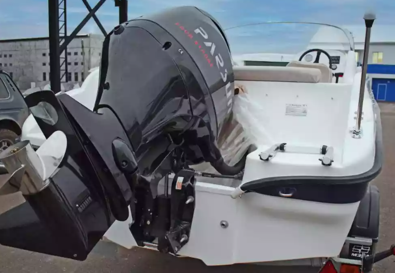 Стеклопластиковый катер Neman-530 с каютой в Димитровграде Стеклопластиковый катер Neman-530 с каютой в Димитровграде