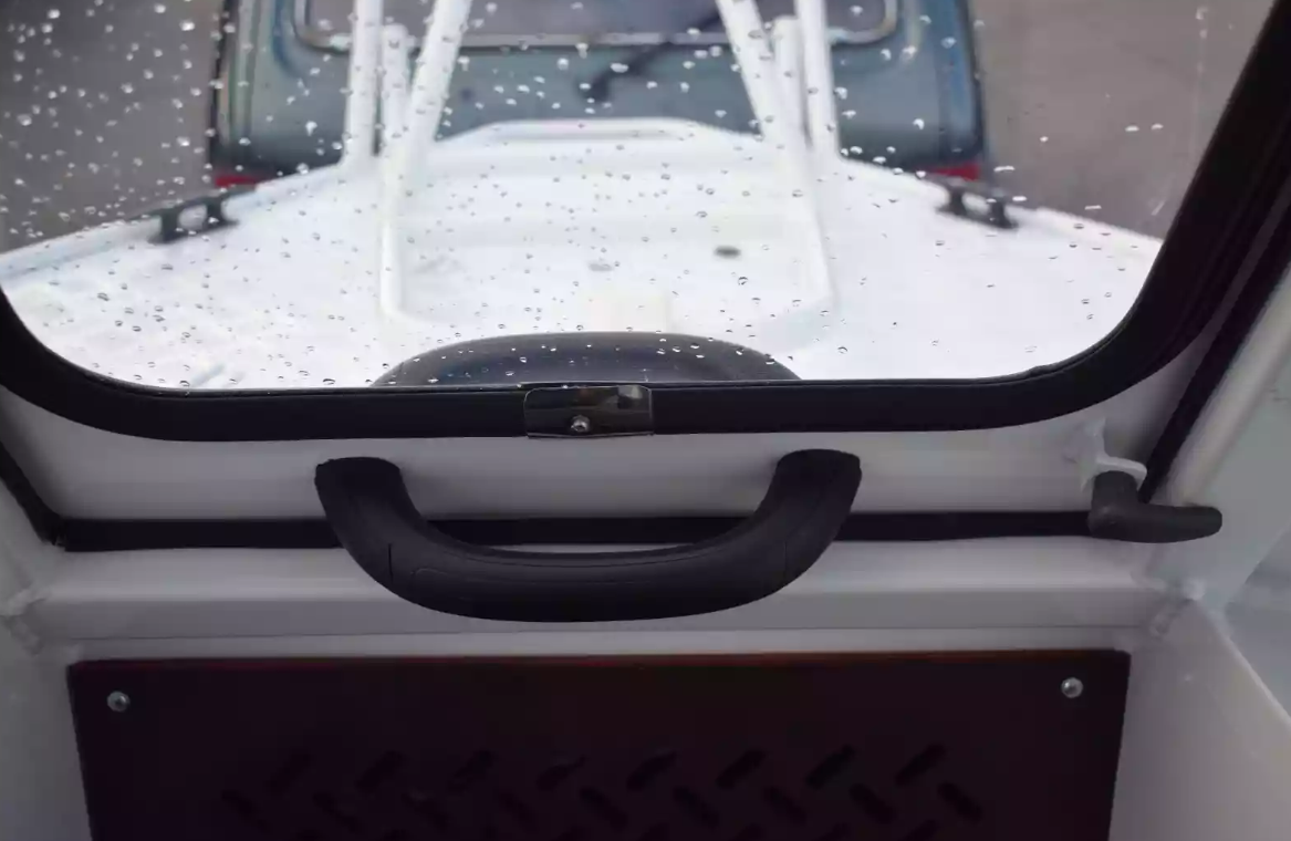 Алюминиевый катер Неман-500 (закрытая рубка) в Димитровграде Алюминиевый катер Неман-500 (закрытая рубка) в Димитровграде