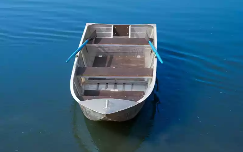 Алюминиевая лодка Вятка-Профи 37 в Димитровграде Алюминиевая лодка Вятка-Профи 37 в Димитровграде