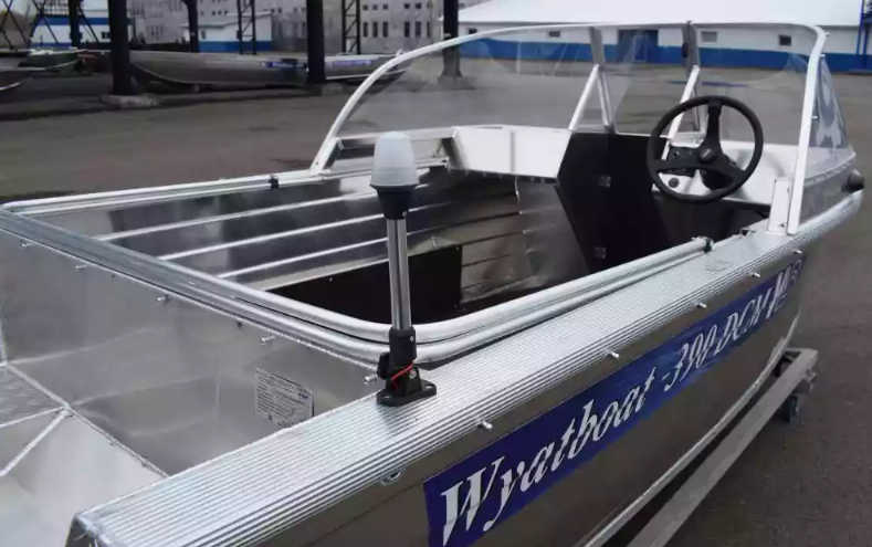 Алюминиевый катер Wyatboat-390 DCM Увеличенный борт в Димитровграде Алюминиевый катер Wyatboat-390 DCM Увеличенный борт в Димитровграде