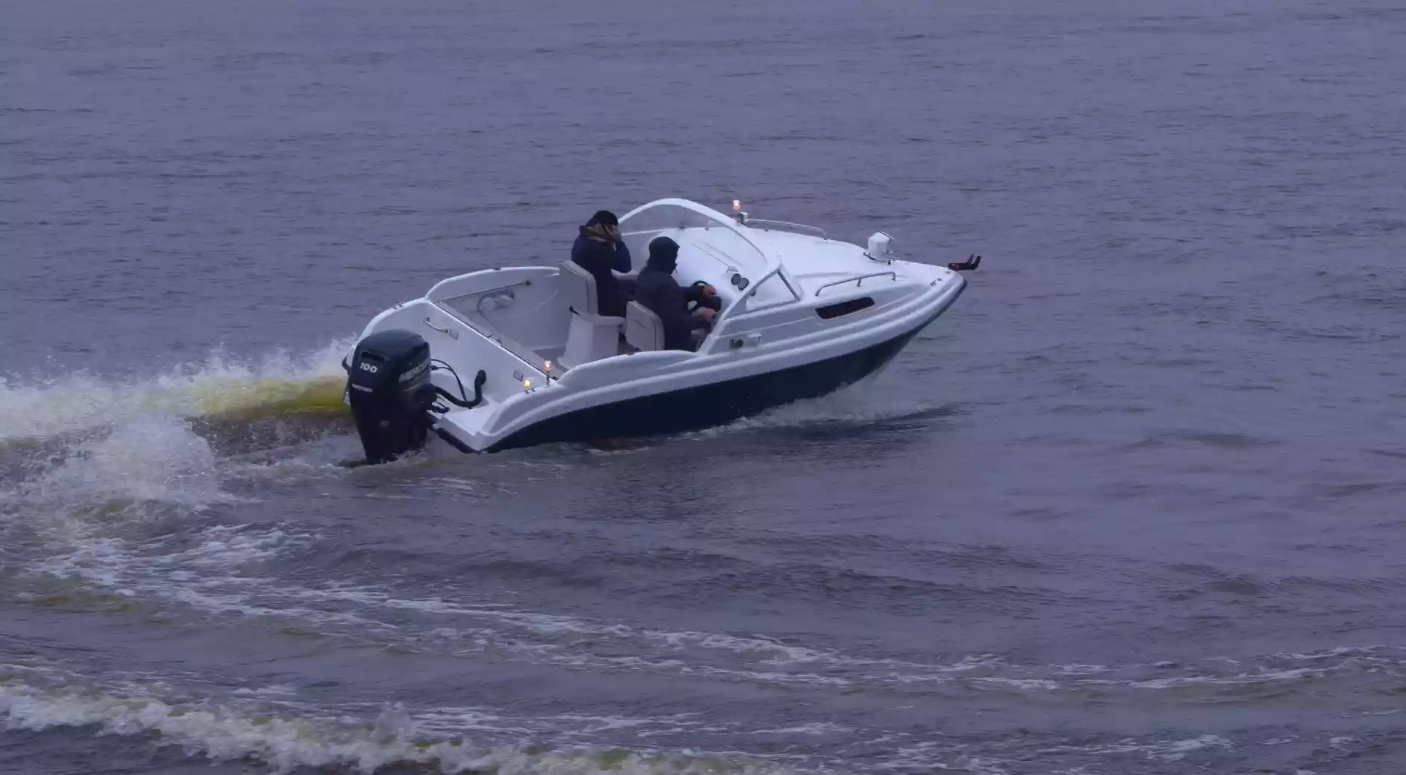 Стеклопластиковый катер Neman-550 с каютой в Димитровграде Стеклопластиковый катер Neman-550 с каютой в Димитровграде