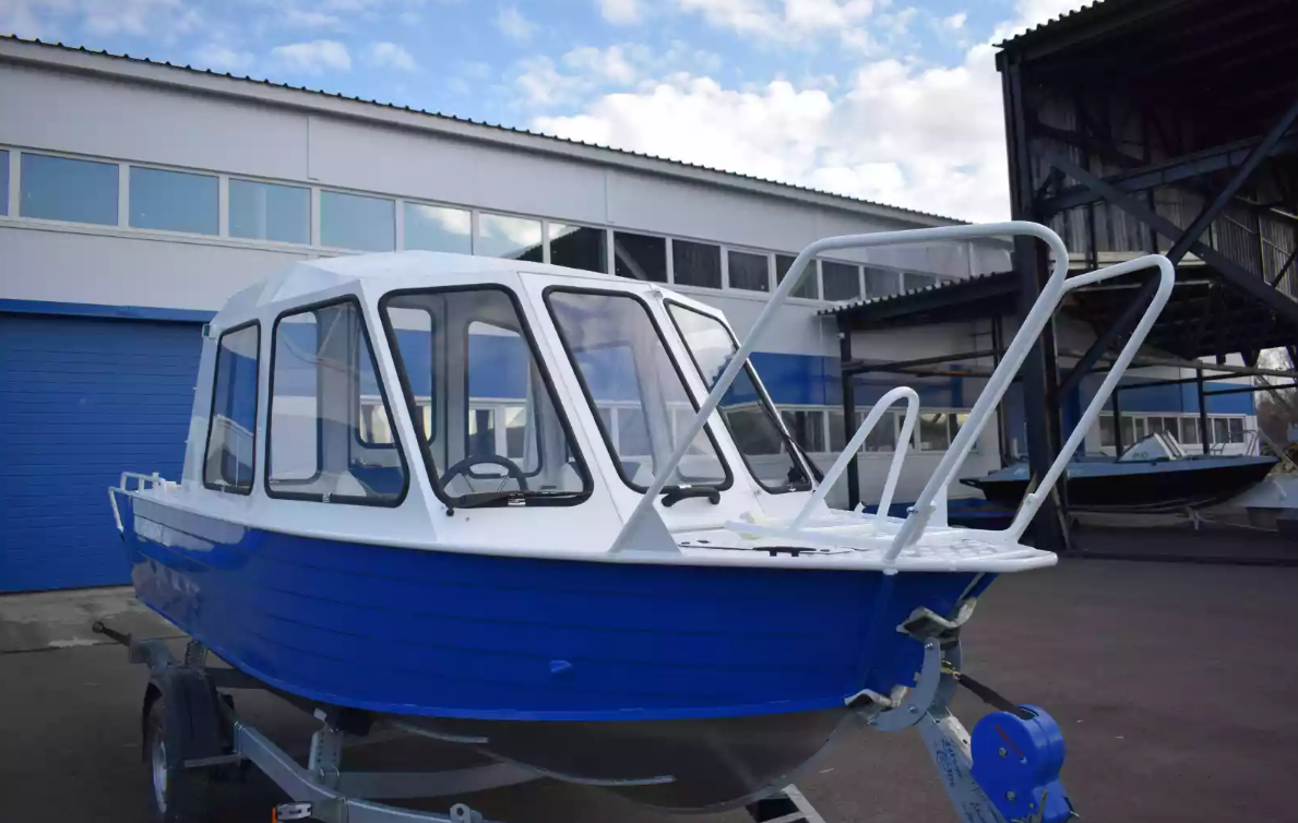 Алюминиевый катер Неман-500 (закрытая рубка) в Димитровграде Алюминиевый катер Неман-500 (закрытая рубка) в Димитровграде