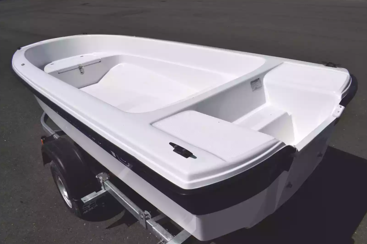 Стеклопластиковая лодка Wyatboat 430 тримаран в Димитровграде Стеклопластиковая лодка Wyatboat 430 тримаран в Димитровграде