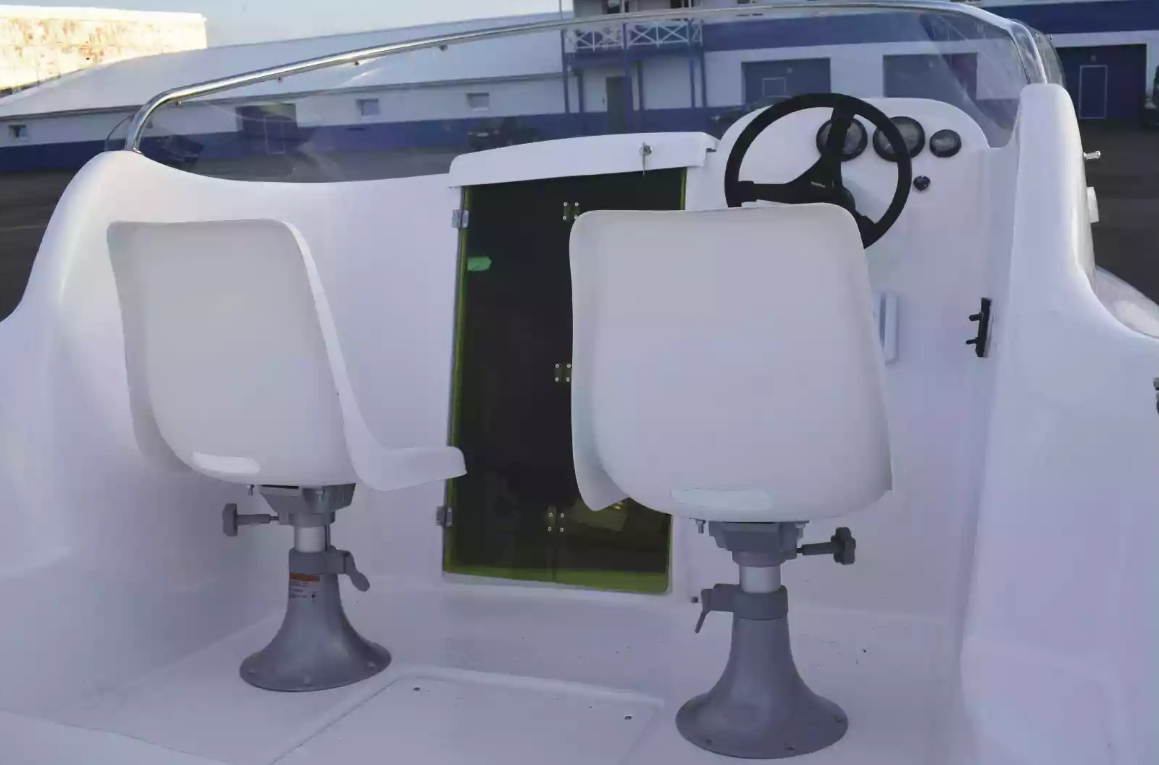 Комбинированный катер Neman-530 с каютой в Димитровграде Комбинированный катер Neman-530 с каютой в Димитровграде