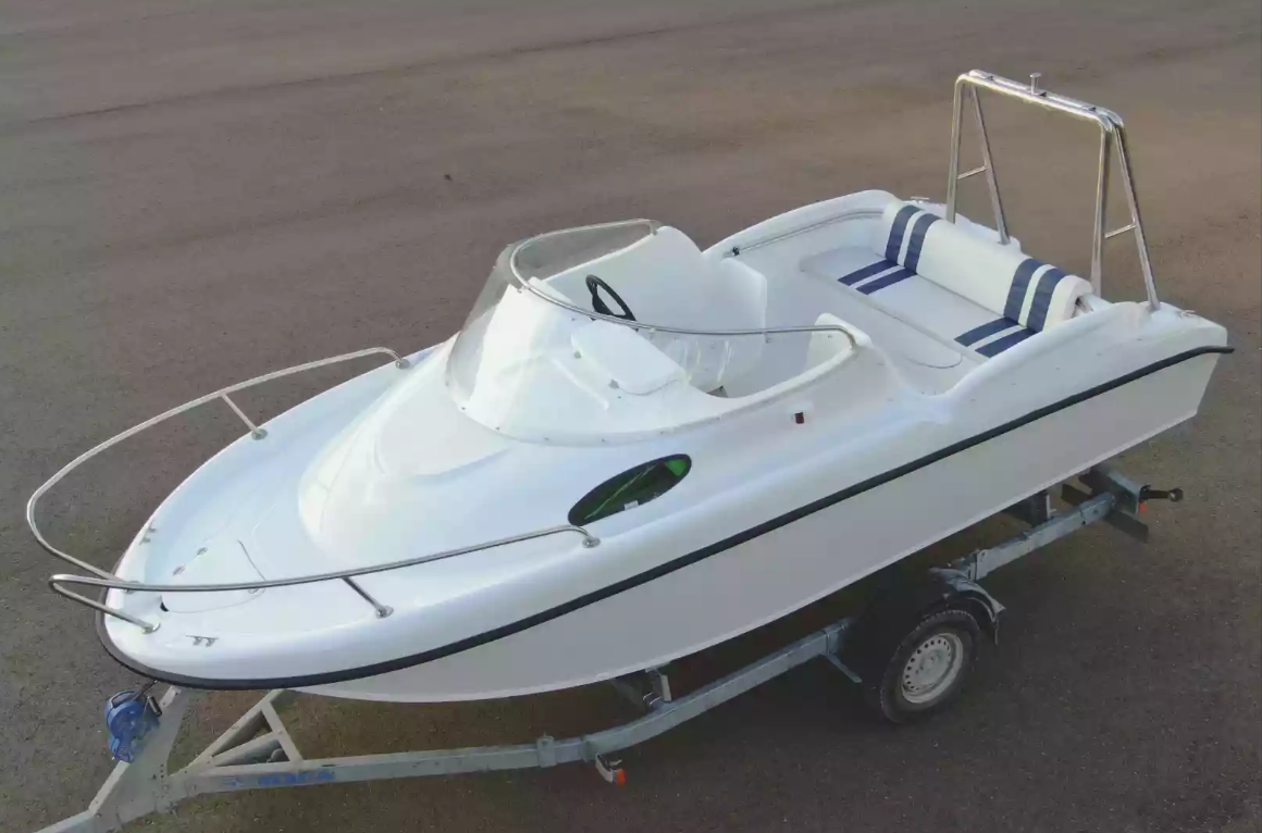 Комбинированный катер Neman-530 с каютой в Димитровграде Комбинированный катер Neman-530 с каютой в Димитровграде